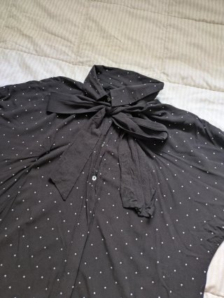 Camisa negra Topos Stradivarius