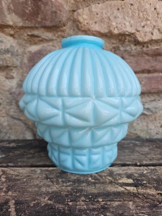 Plafón de techo antiguo azul cristal