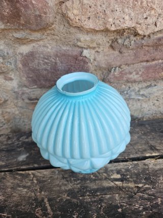 Plafón de techo antiguo azul cristal