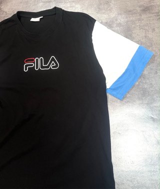 Camiseta Fila Talla XL Negra, Blanca y Azul