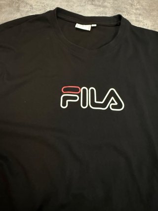 Camiseta Fila Talla XL Negra, Blanca y Azul