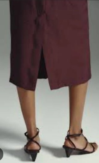 Falda midi rojo ciruela con drapeado