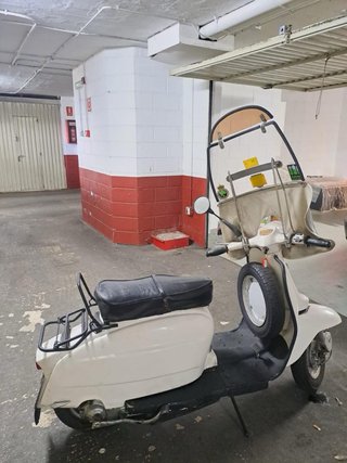 Lambretta Scooter Blanca
