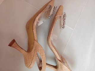 Zapatos de tacón destalonados beige y dorados
