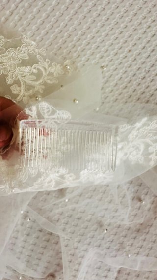 Velo de novia de tul con encaje floral y perlas
