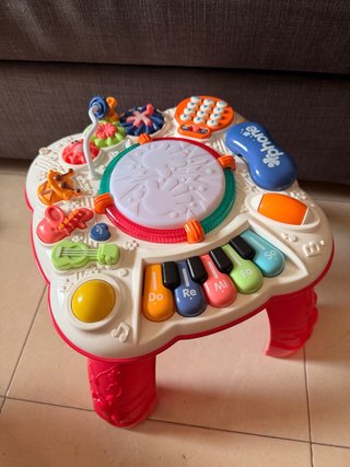 Mesa de actividades musical para bebés