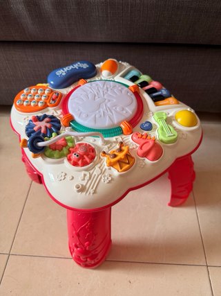 Mesa de actividades musical para bebés