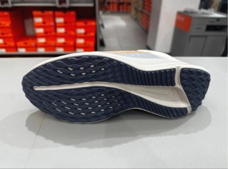 Zapatillas Nike Quest 5 Blancas Naranja