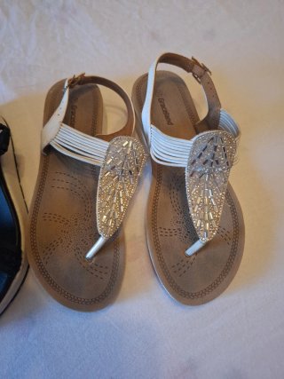 Sandalias negras y blancas talla 37