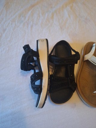 Sandalias negras y blancas talla 37