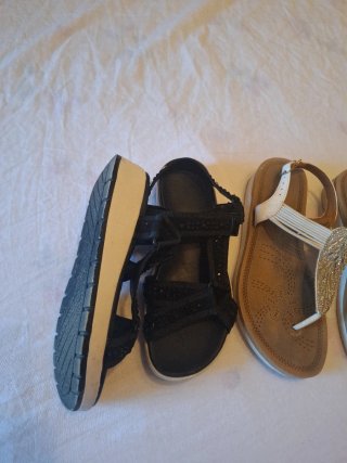 Sandalias negras y blancas talla 37