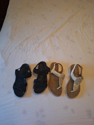 Sandalias negras y blancas talla 37