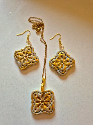 Parure collana e orecchini oro e grigio