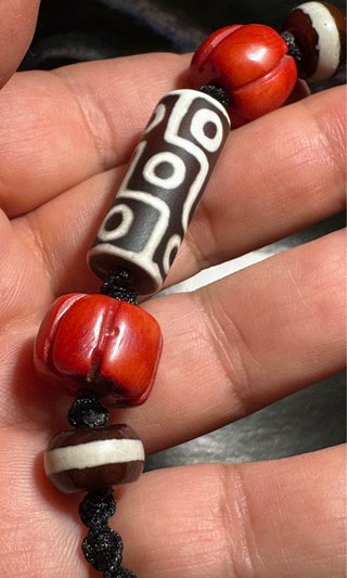 Pulsera Dzi 9 Ojos Roja y Marrón
