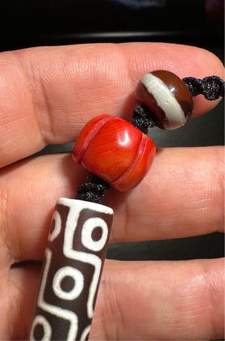 Pulsera Dzi 9 Ojos Roja y Marrón
