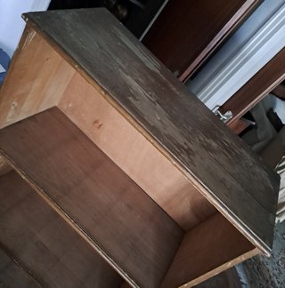 Librería de madera para restaurar