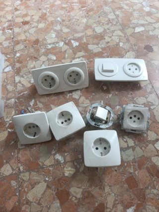 Mecanismos Simon 32 (Enchufes y Interruptores)