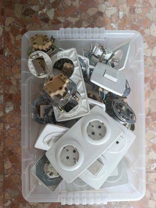 Mecanismos Simon 32 (Enchufes y Interruptores)