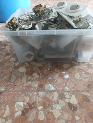 Mecanismos Simon 32 (Enchufes y Interruptores)