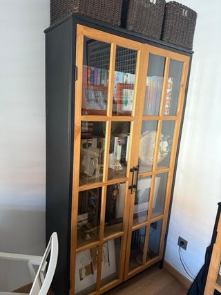 Mueble vitrina madera y metal