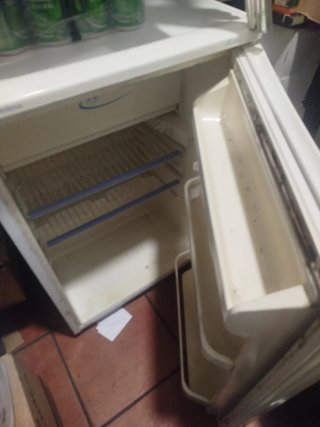 Nevera pequeña Edesa operativa