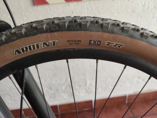 Bicicleta de montaña negra