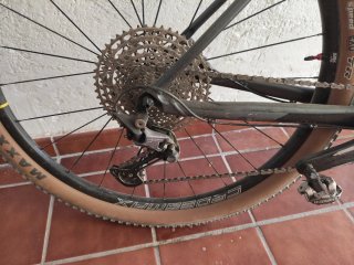 Bicicleta de montaña negra