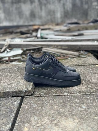Nike Air Force 1 Negro/Amarillo