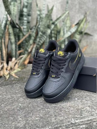 Nike Air Force 1 Negro/Amarillo
