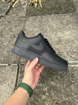 Nike Air Force 1 Negro/Amarillo