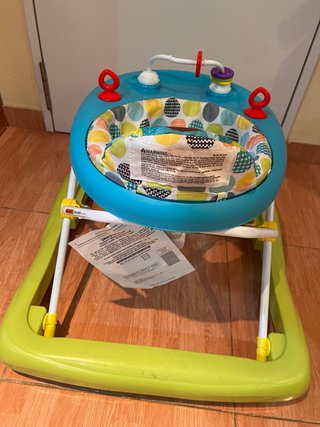 Andador correpasillos Bright Starts verde