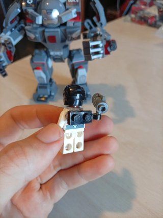 LEGO Marvel War Machine Buster