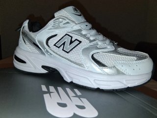 New Balance 530 Plata y Blanco
