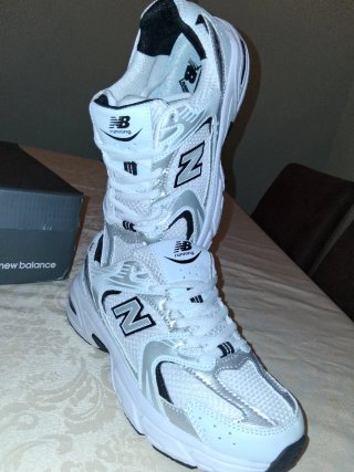 New Balance 530 Plata y Blanco