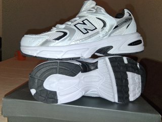 New Balance 530 Plata y Blanco