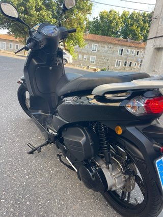 Peugeot Tweet 125i 2023 Negra