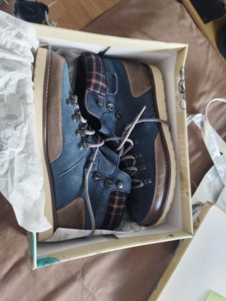 Zapatillas botín azul y marrón