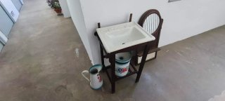 Lavabo antiguo madera y cerámica