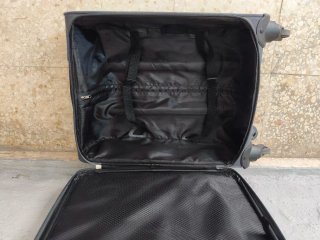 Maleta John Travel con ruedas gris y verde