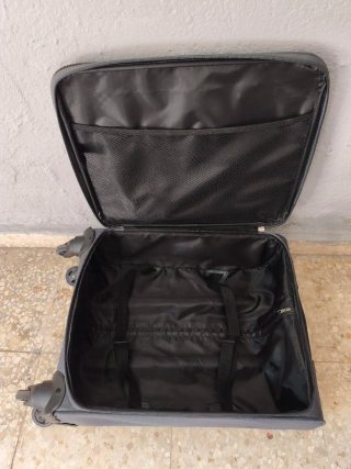 Maleta John Travel con ruedas gris y verde