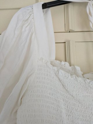 Blusa blanca manga abullonada talla M