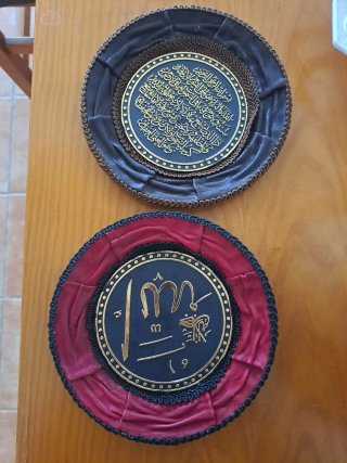Cuadros decorativos de cuero y metal