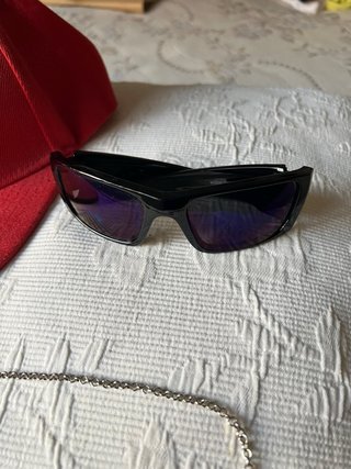 Lote: Gorra Roja + Gafas Deportivas + Cadena
