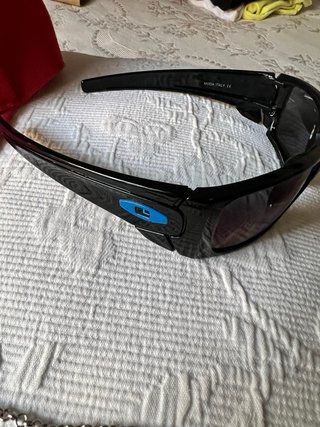 Lote: Gorra Roja + Gafas Deportivas + Cadena