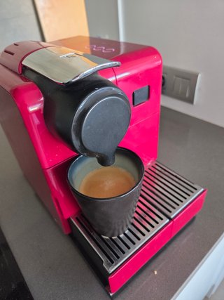 Cafetera Nespresso De'Longhi Roja