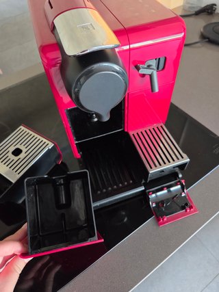 Cafetera Nespresso De'Longhi Roja
