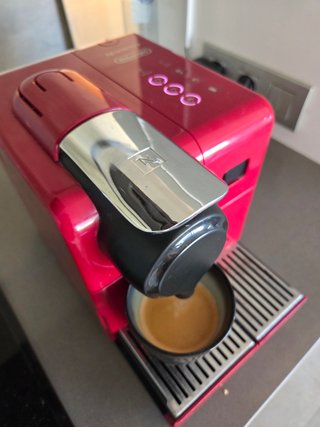 Cafetera Nespresso De'Longhi Roja