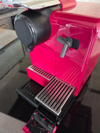 Cafetera Nespresso De'Longhi Roja