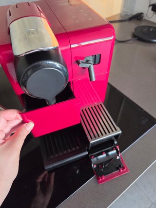 Cafetera Nespresso De'Longhi Roja