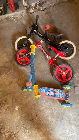 Patinete y 2 Bicicletas Infantiles